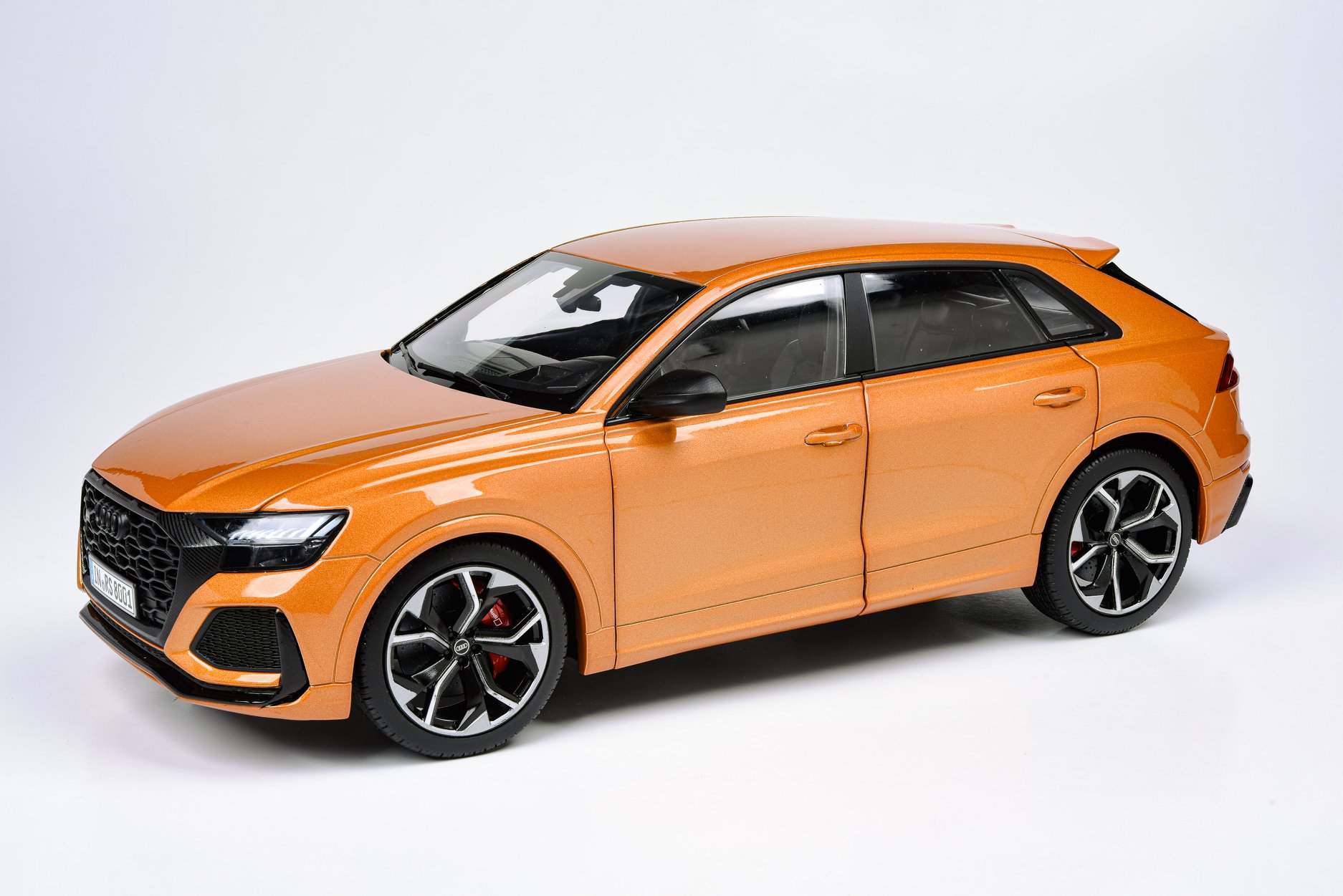 Audi RS Q8 Paragon 1/18