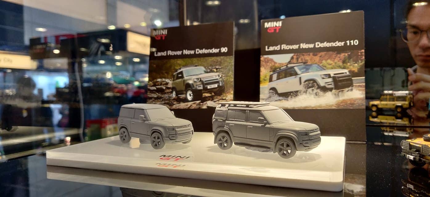 Mini GT Land Rover Defender 1/64