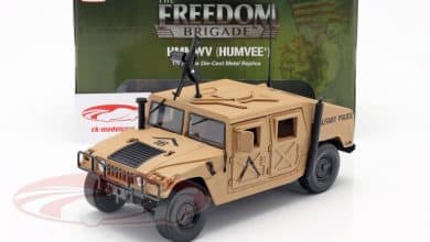 Vue avant du Humvee R2 de Autoworld au 1/18