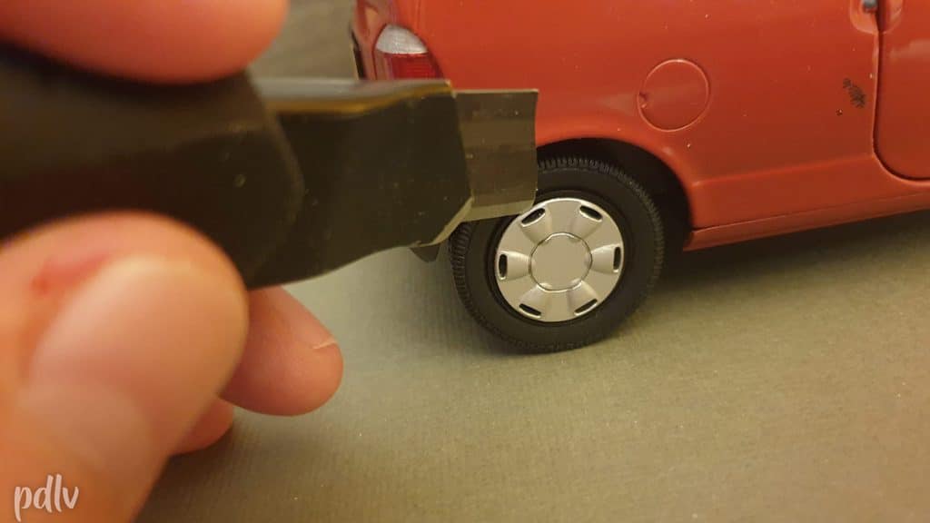 Démonter enjoliveur Twingo Solido