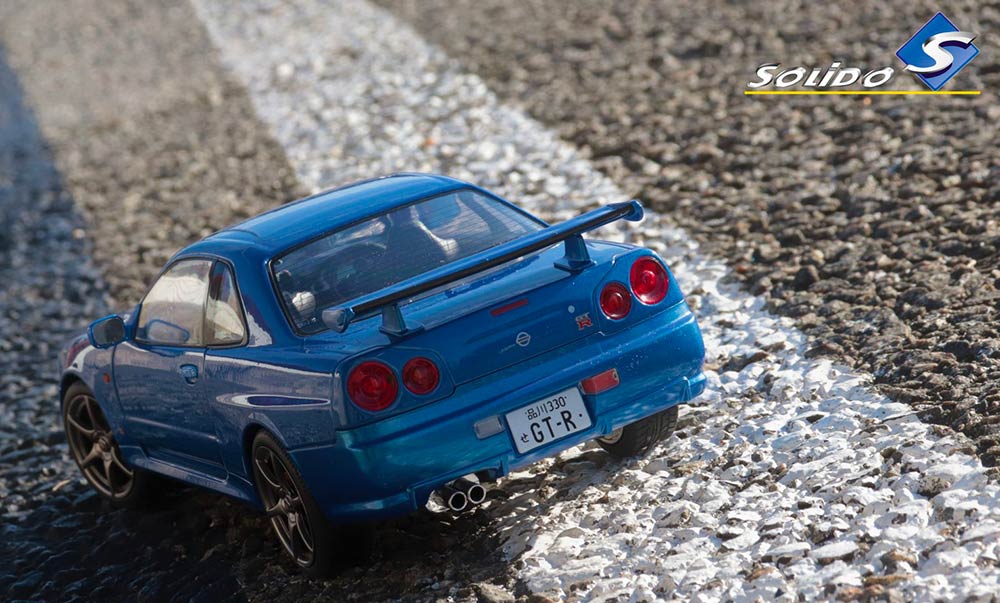 S1804301 Nissan Skyline Solido