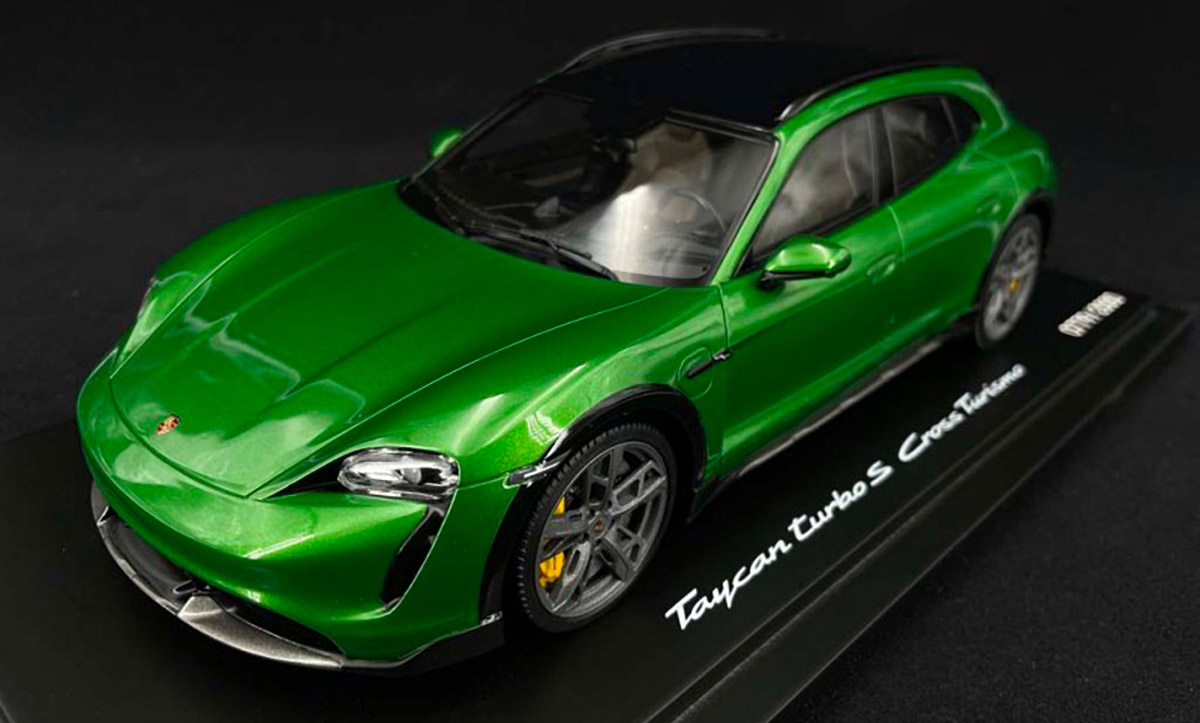 1/18 Porsche Taycan Turbo S Cross Turismo Minichamps