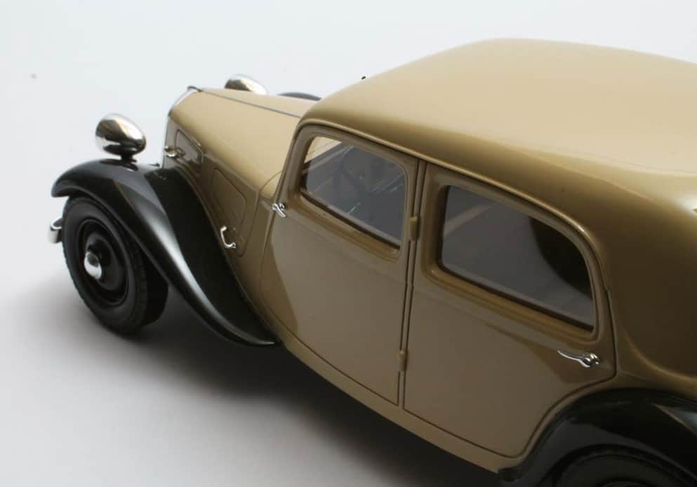 1:18 Diecast Modelauto Citroën Traction Avant 7CV 1934 Beige Cult Models Dit Model Is Alleen Online Verkrijgbaar