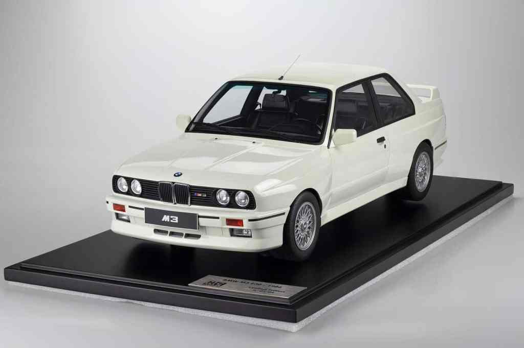 1/8 : La BMW M3 (E30) se dévoile en images