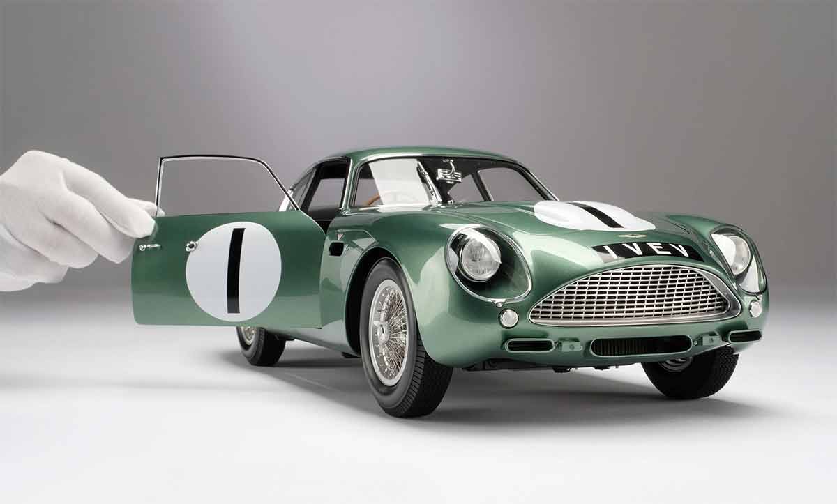 1/8 Aston Martin DB4 GT Zagato Amalgam Collection