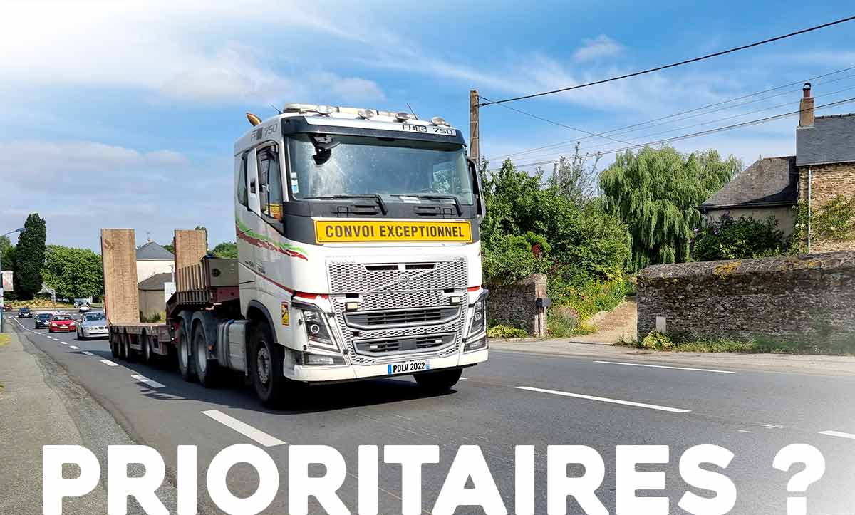 Convoi exceptionnel prioritaire intersection