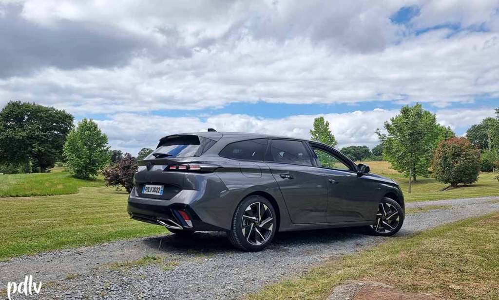 Vue arrière de la Peugeot 308 SW Gris Magnétic