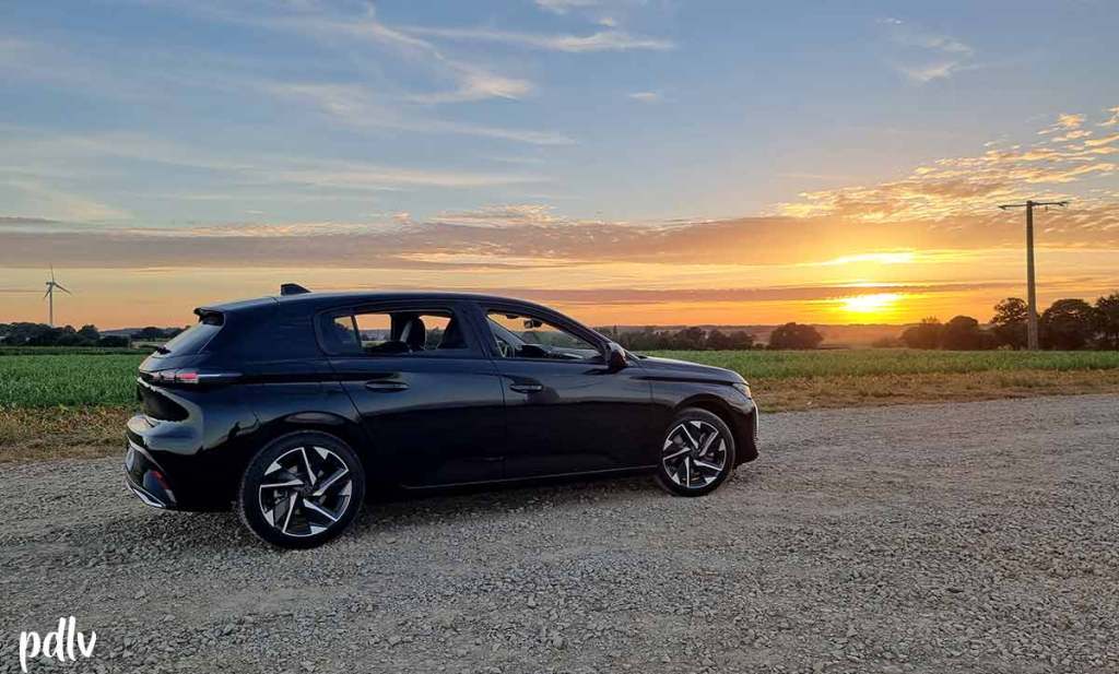 Profil de la nouvelle Peugeot 308