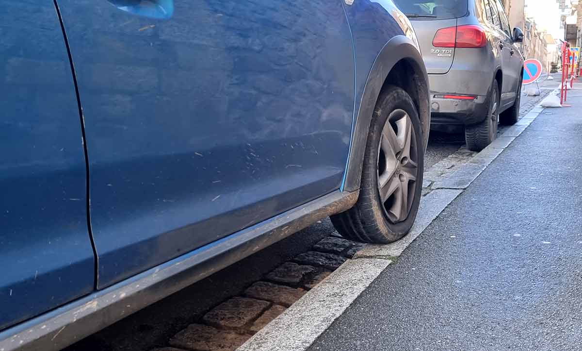 Signes remplacer pneus de voiture