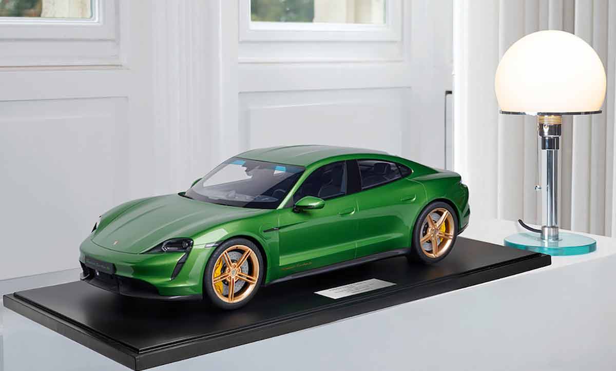 1/8 Porsche Taycan Turbo S Minichamps