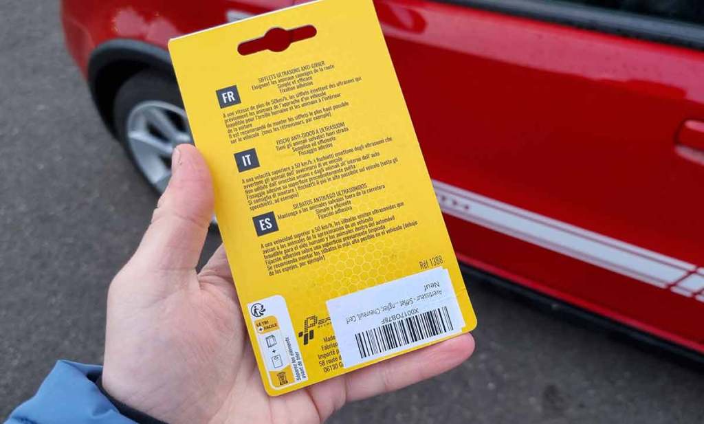 Instructions au dos d'un sifflet anti-gibier