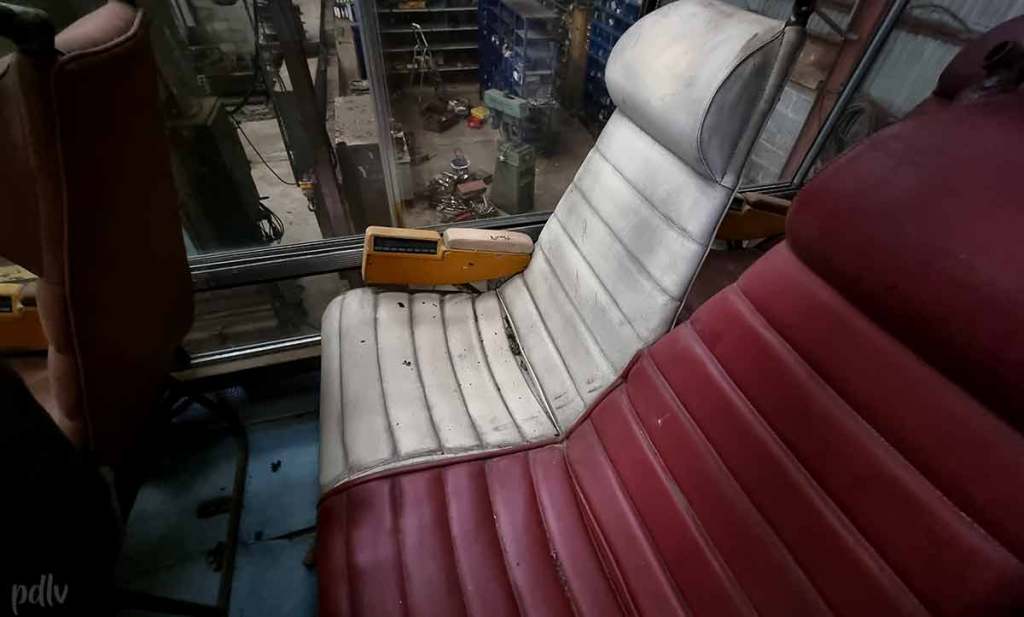 Sièges du Citroën U55 Cityrama avant sa restauration