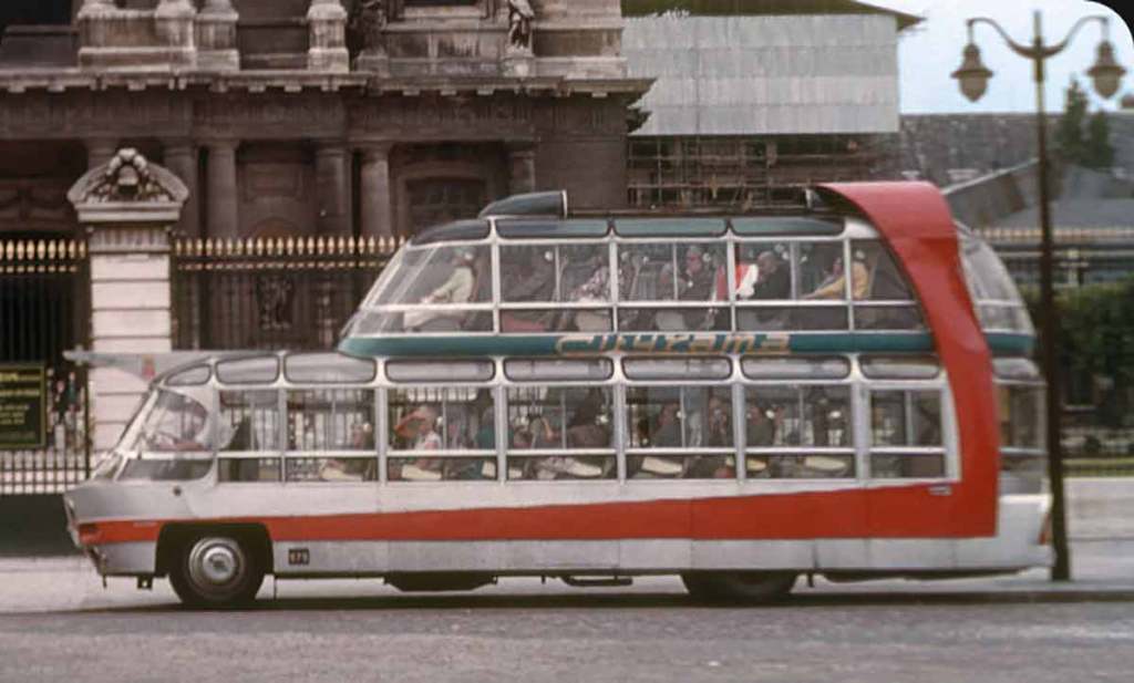 Photo historique et non sourcée du second véhicule de la série