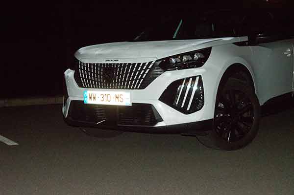 Radar plaque d'immatriculation en plexiglas après laque coiffante