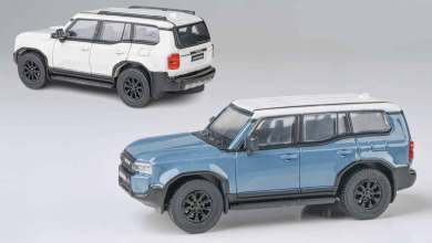1/64 Toyota Land Cruiser 2024 Paragon Model