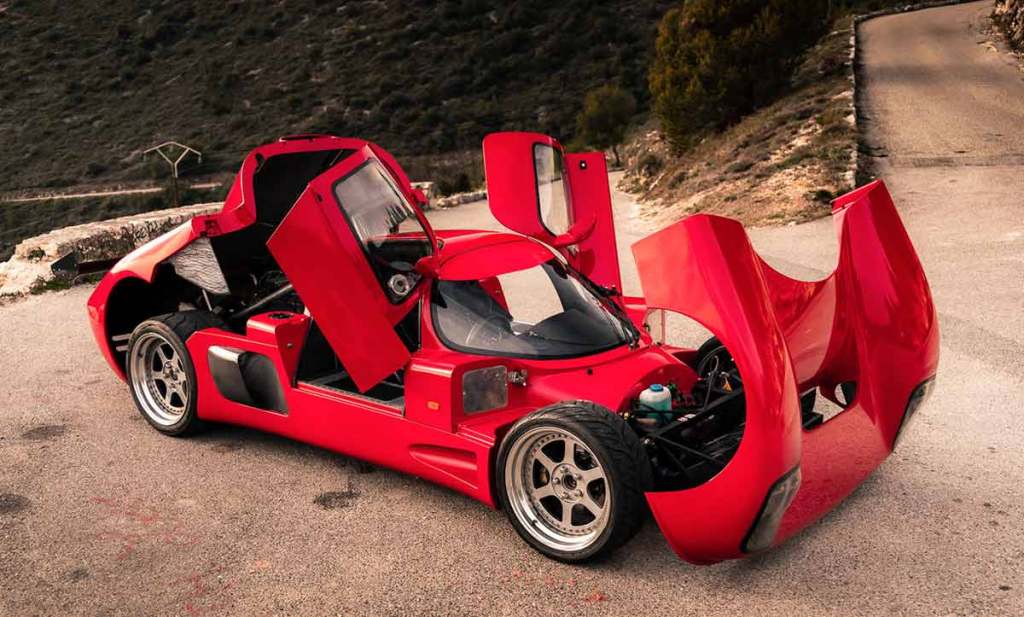 Ultima GTR capots ouverts