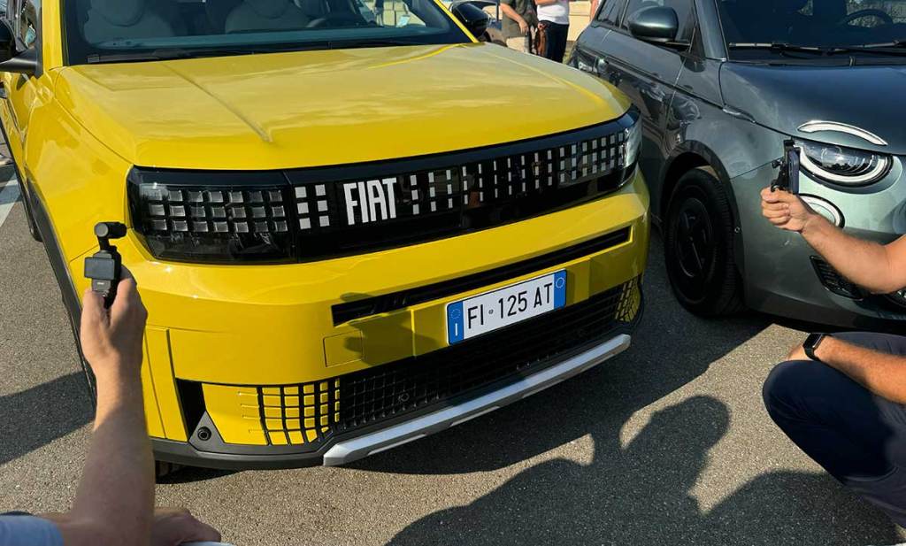 Calandre et phares de la Fiat Grande Panda