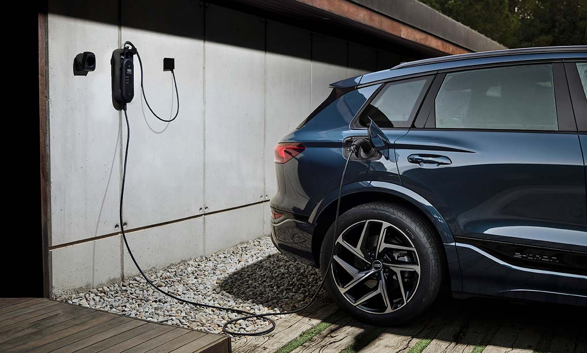 Audi Q6 e-tron en cours de recharge