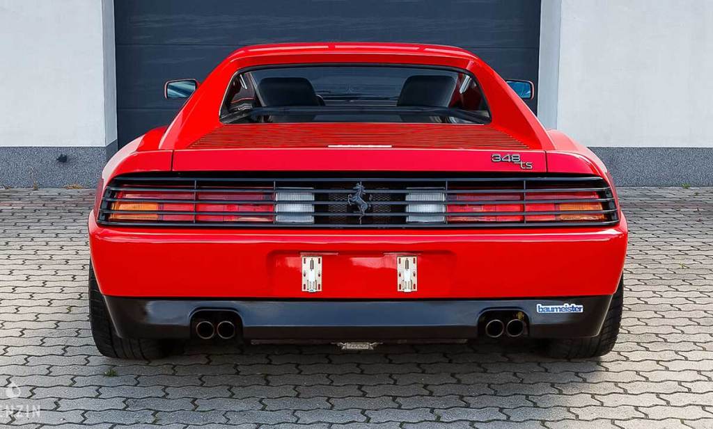 Vue arrière de la Ferrari 348 TS