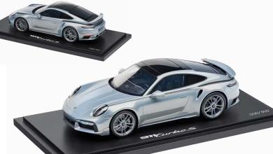 Réplique 1/18 de la Porsche 911 (992) Turbo S couleur Urban Bamboo ChromaFlair à l'échelle 1/18