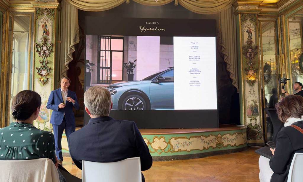 Présentation de la nouvelle Lancia Ypsilon dans le salon Sicilien de l'Ambassade d'Italie