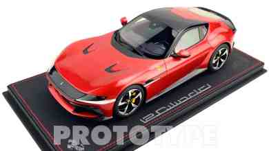 Ferrari 12Cilindri miniature à l'échelle 1/18 de couleur rouge