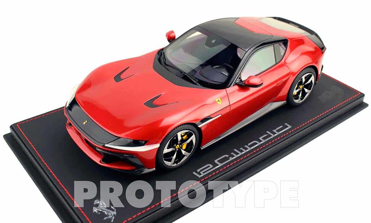 Ferrari 12Cilindri miniature à l'échelle 1/18 de couleur rouge