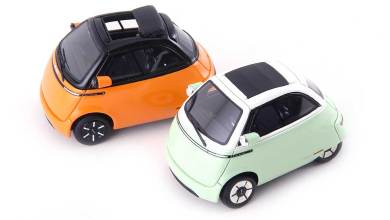 Microlino à l'échelle 1/43 disponible en deux couleurs