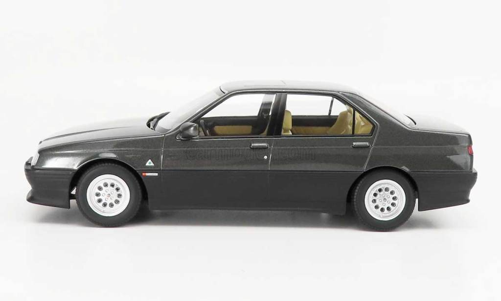 Maquette Renault 19 1994 – Triple9 1/18, Métal Moulé, Argent, Neuve