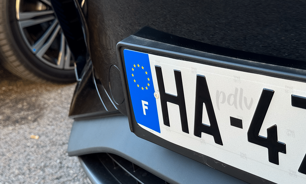 Plaque d'immatriculation qui commence par HA