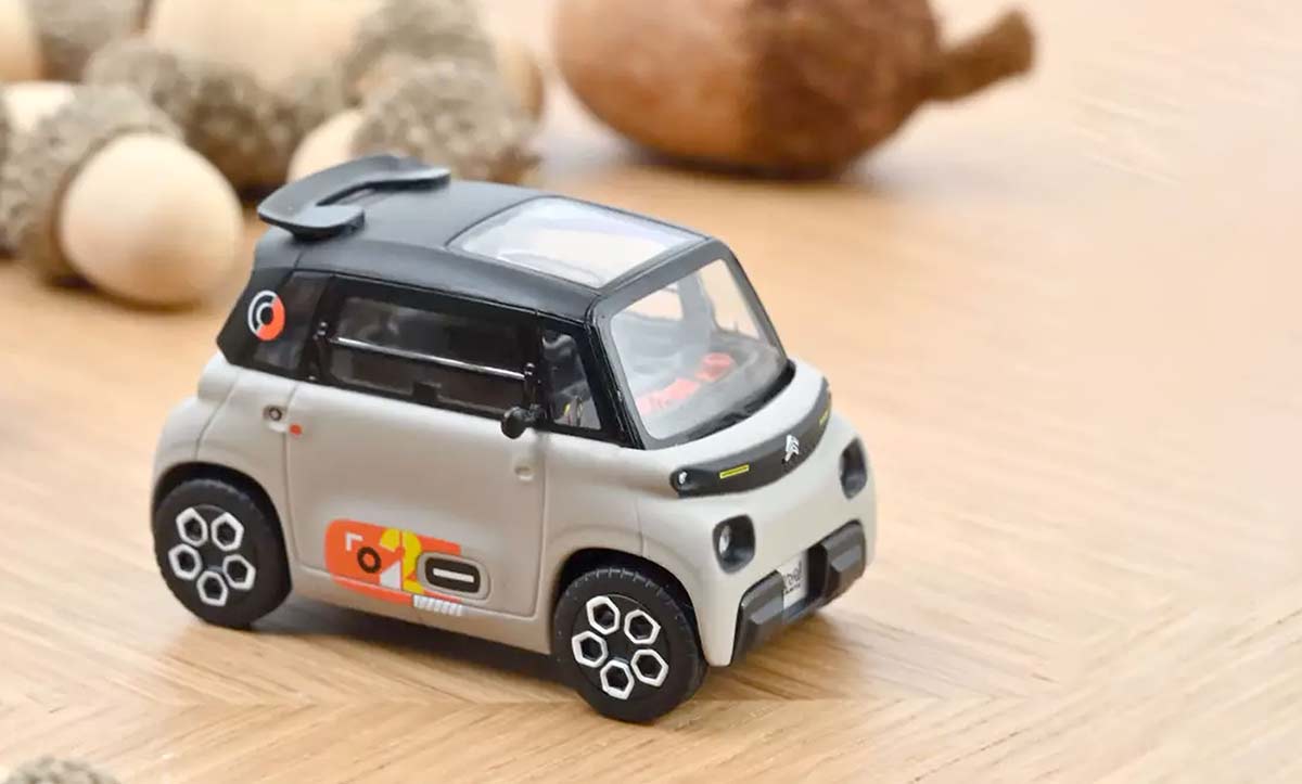 Citroën Ami beige à l'échelle 1/43