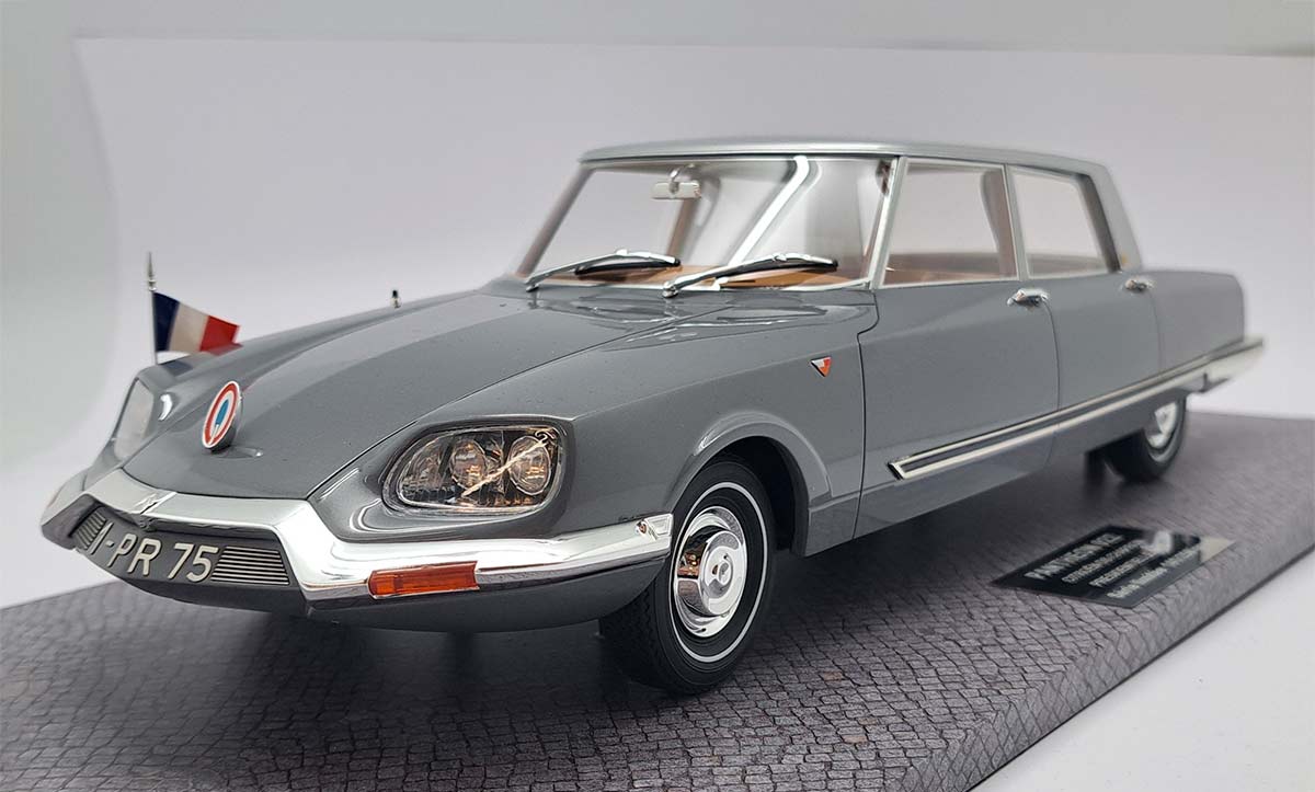 Citroën DS 21 Chapron de 1968 réalisée en miniature par Panthéon
