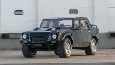 Lamborghini LM002 noir vu en 3/4 avant