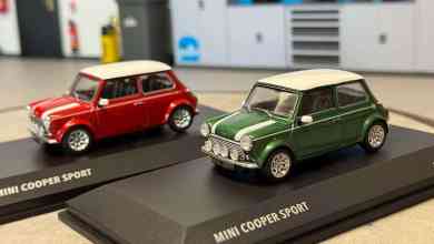 Deux Mini Cooper S de 1997 à l'échelle 1/43