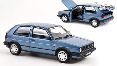 Volkswagen Golf bleue célébrant les 10 millions d'exemplaires produits à l'échelle 1/18