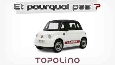 Fiat Topolino Abarth de couleur blanche avec des bandes rouges