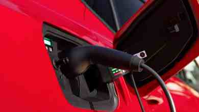 Trappe de recharge d'un Renault Rafale rouge