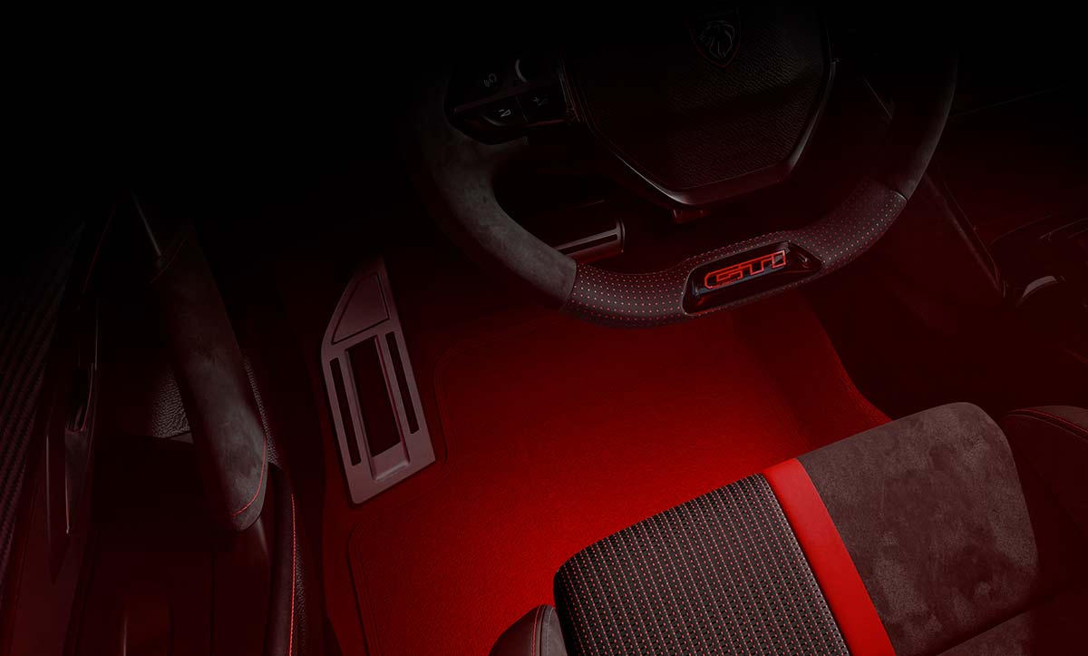 Moquette rouge d'une Peugeot E-208 GTI
