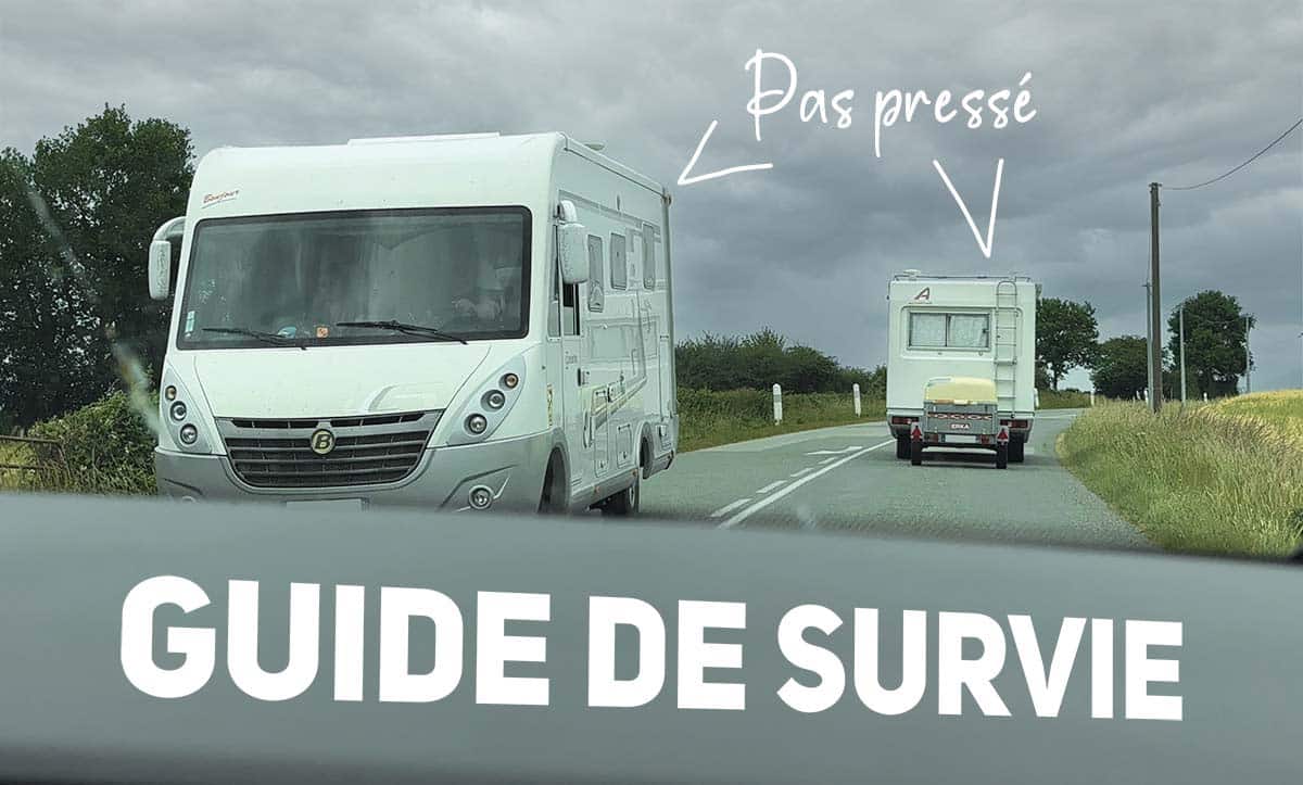 Plusieurs camping-cars sur la route