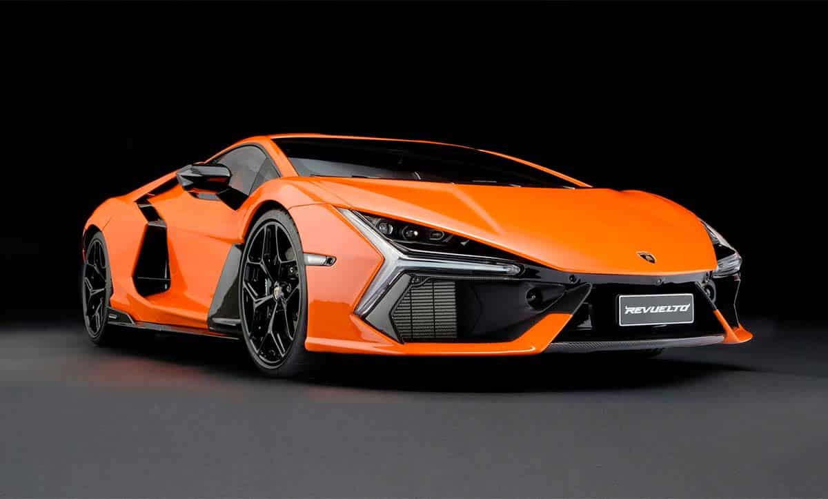 Lamborghini Revuelto à l'échelle 1/8
