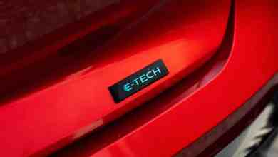 Logo E-Tech sur un Renault Rafale