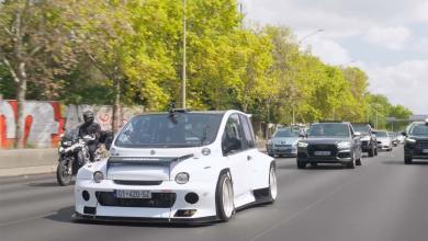 Fiat 1000tipla sur route ouverte
