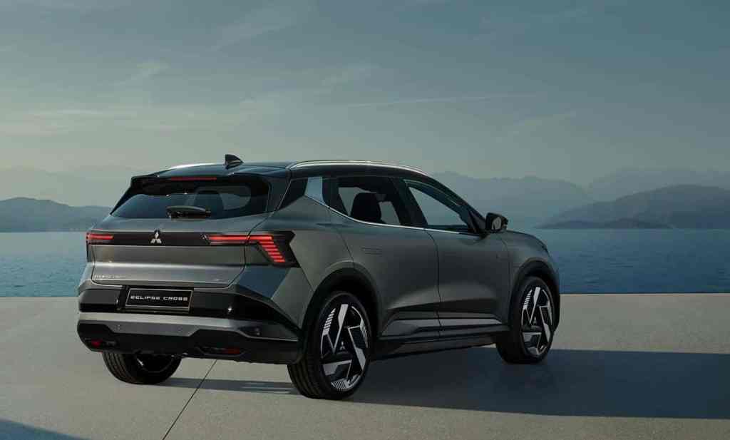 Vue en 3/4 arrière du Mitsubishi Eclipse Cross de 2025