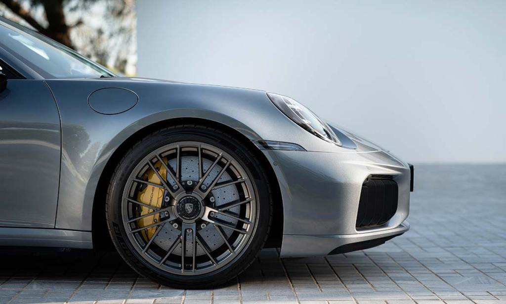 Jante avant droite de la dernière Porsche 911 Turbo S restylée