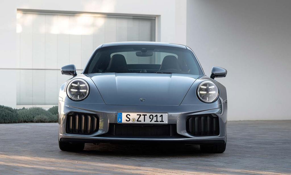 Vue avant de la Porsche 911 Turbo S restylée de 2025