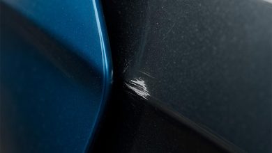 Coup de portière entre deux voitures