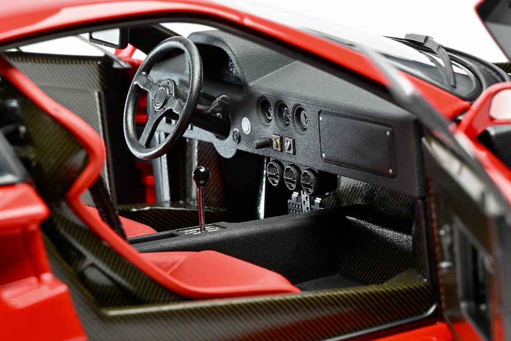 Intérieur de la Ferrari F40 1/18 de Motorhelix