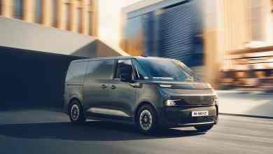 Vue 3/4 avant du Renault Trafic E-Tech Van