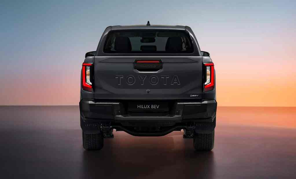Vue arrière du Toyota Hilux 2026
