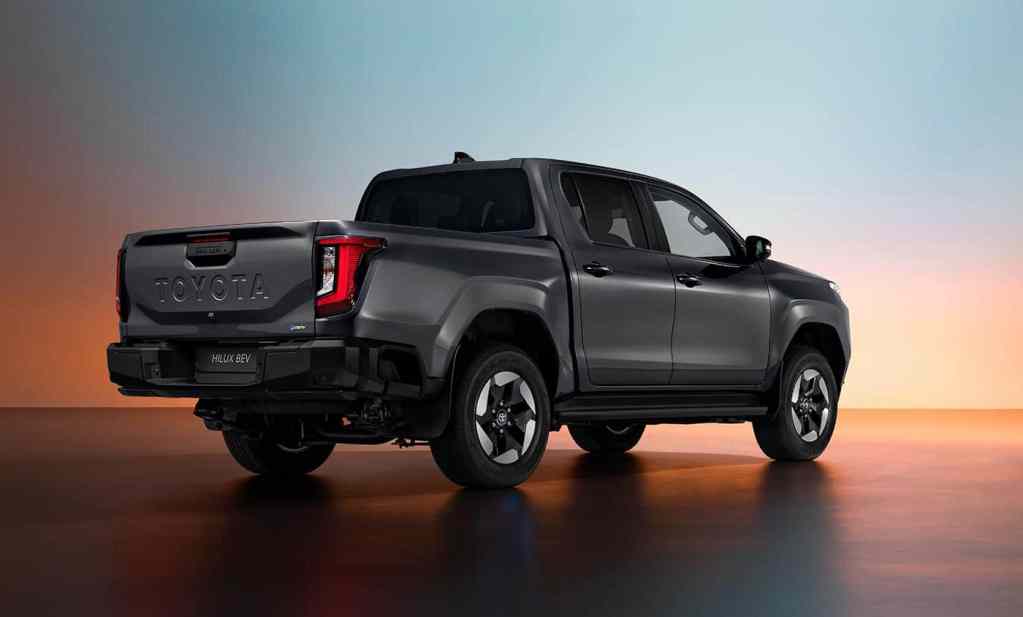 Vue en 3/4 arrière du Toyota Hilux 2026
